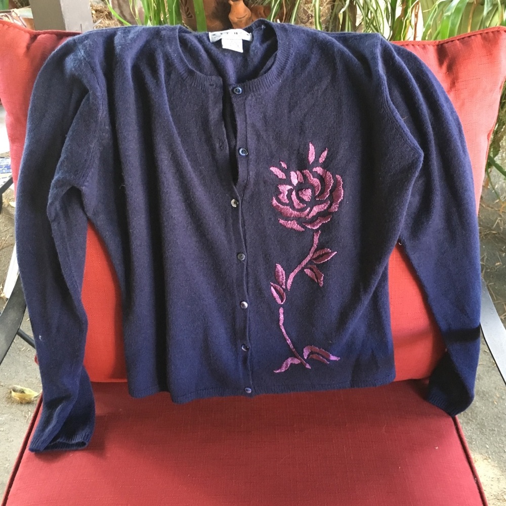 Navy sweater with rose stitch feature (90s!)